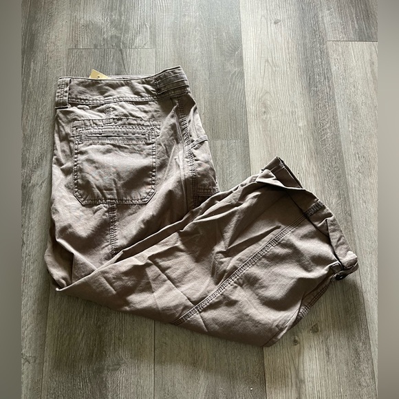 Eddie Bauer Blakley Fit Capri Cargos - Picture 1 of 10